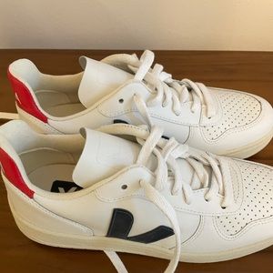 VEJA SNEAKERS